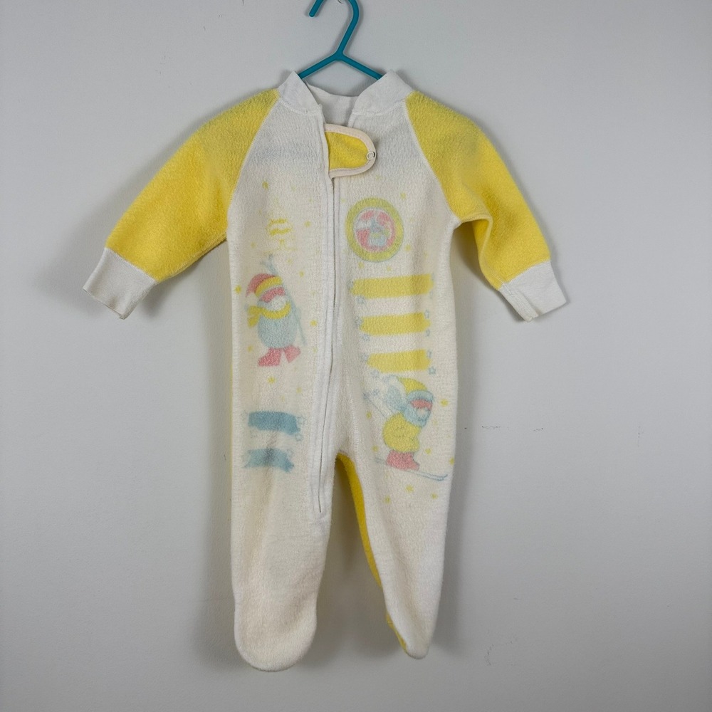 Vintage Baby Fleece Footed Sleeper Yellow White Winter Skiing Skating 6-9 Months
